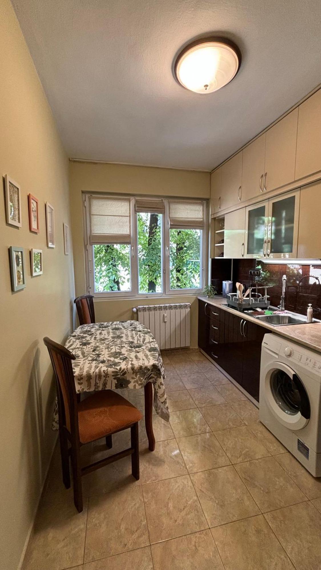 Quiet 2 Bedrooms Downtown *