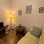 Quiet 2 Bedrooms Downtown Apart
