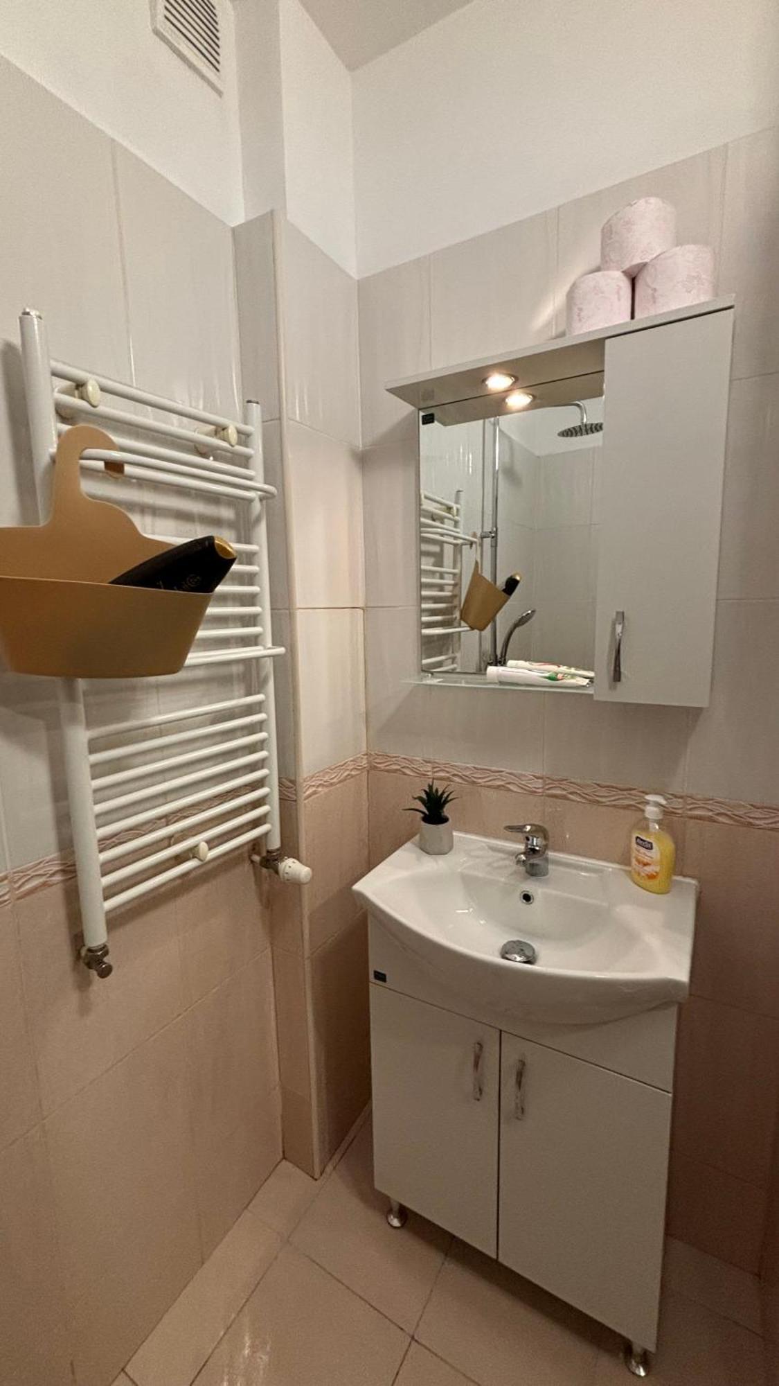 Quiet 2 Bedrooms Downtown