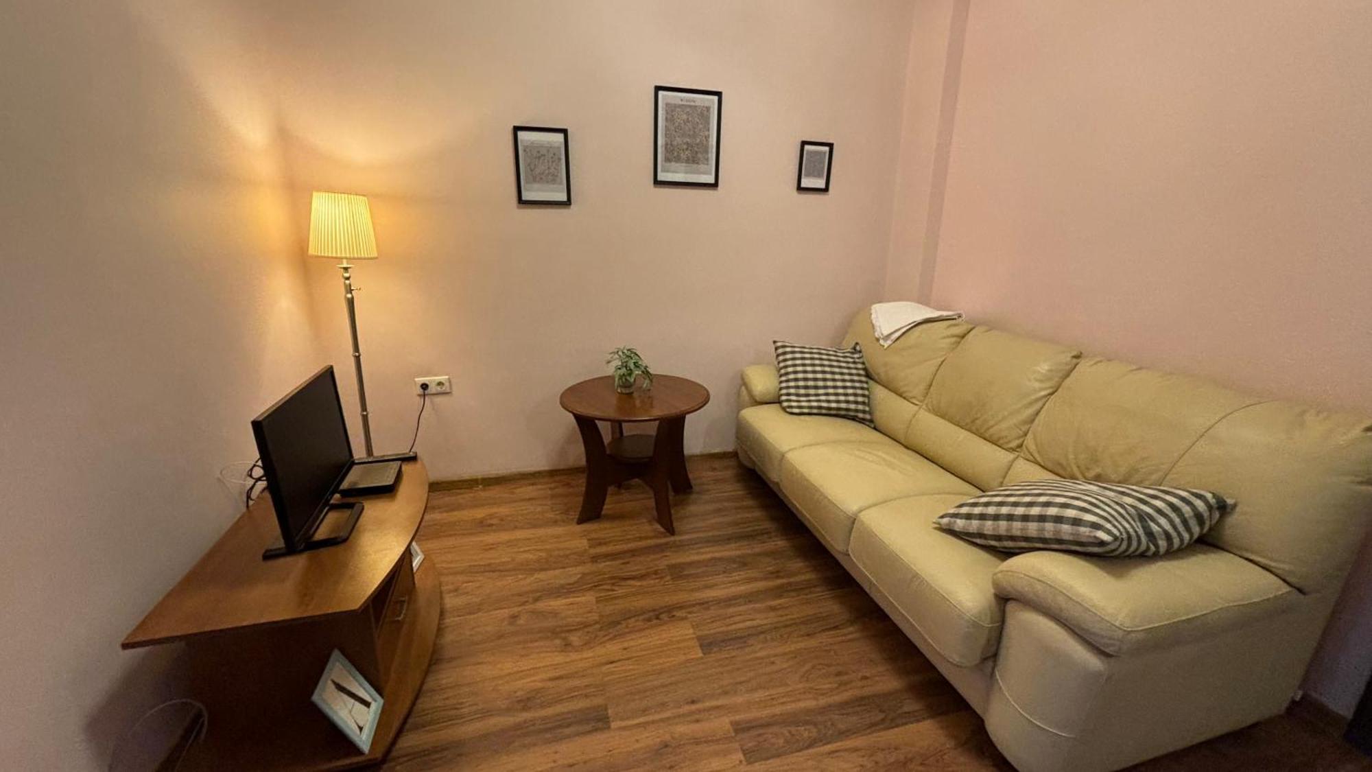 Apartment Quiet 2 Bedrooms Downtown *