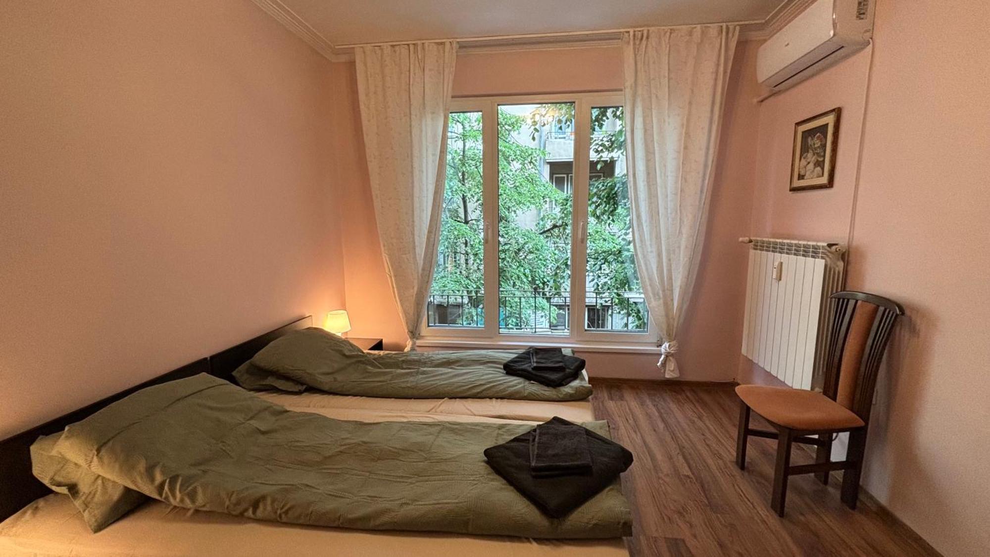 Apartment Quiet 2 Bedrooms Downtown *