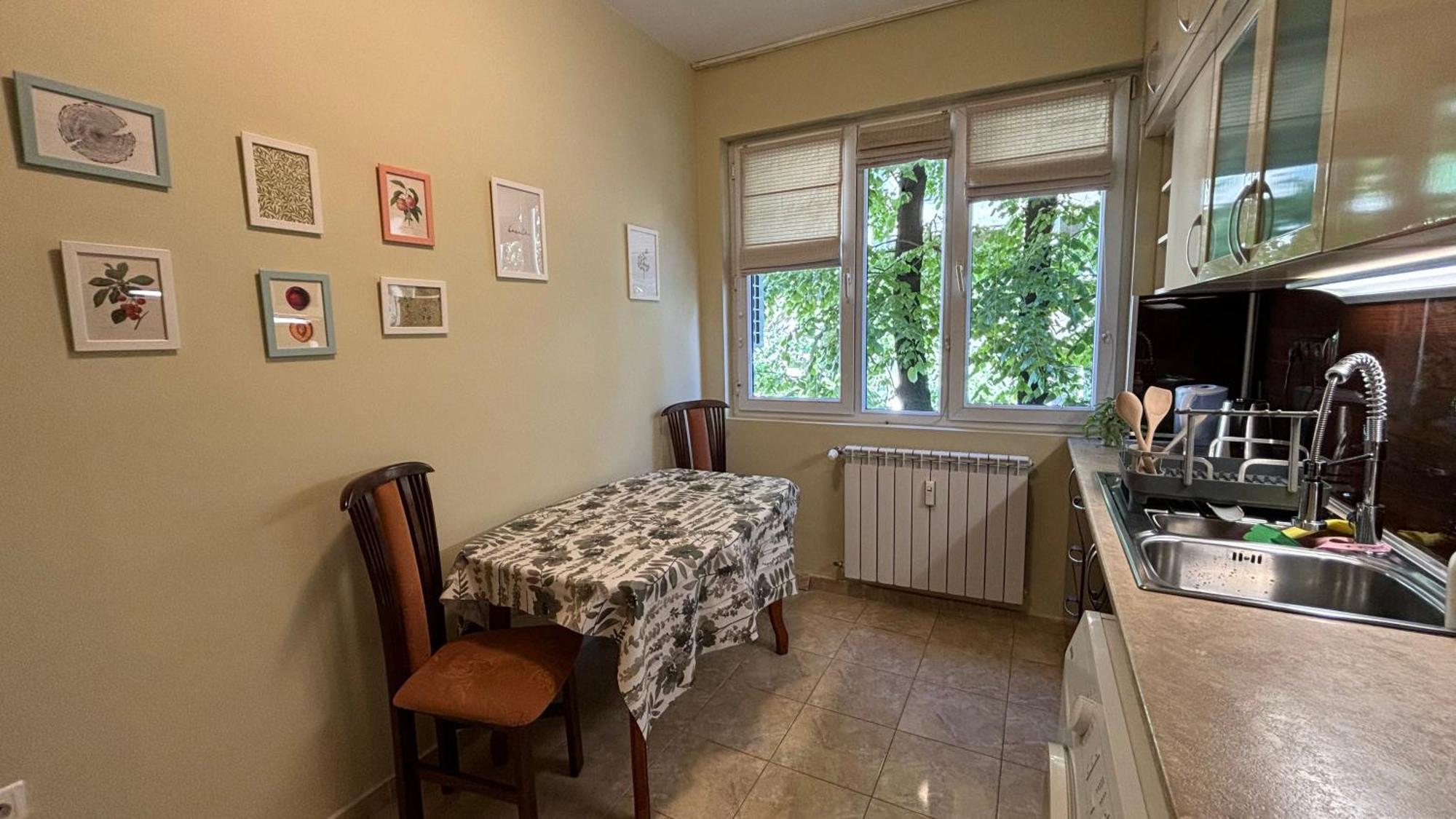 Quiet 2 Bedrooms Downtown Apartment *